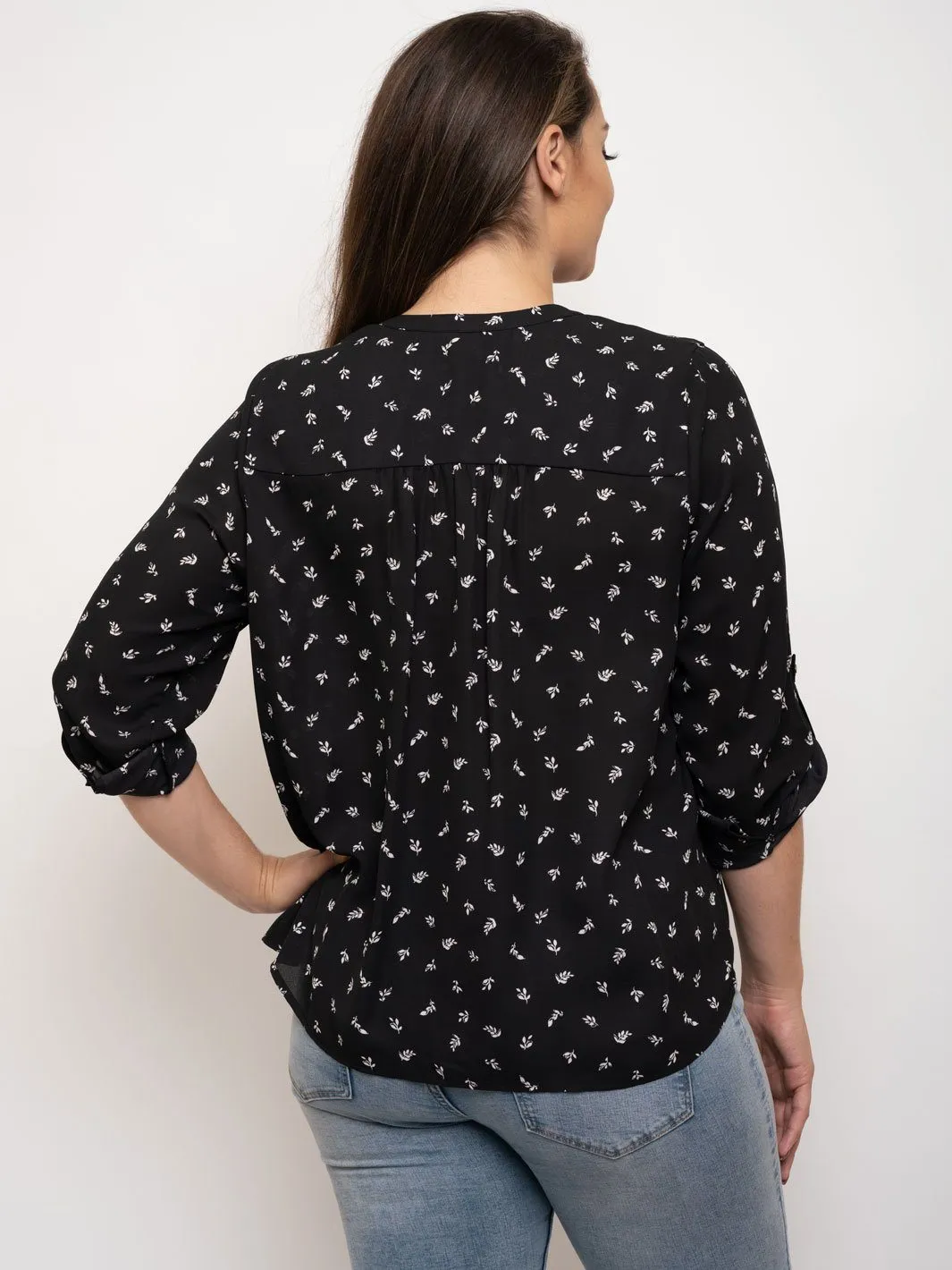PLUS SIZE FLORAL V-NECK TOP