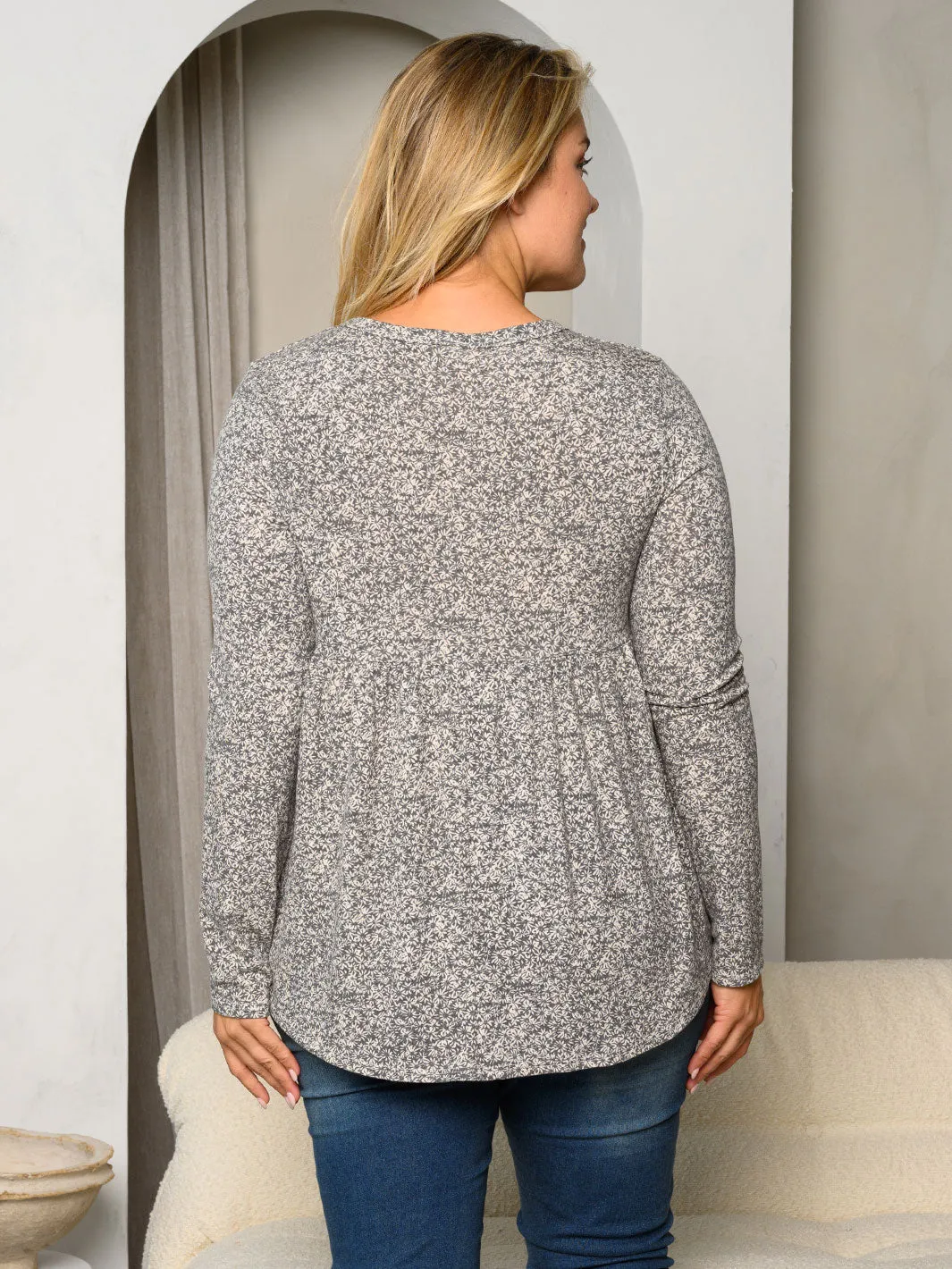 PLUS SIZE LONG SLEEVE V-NECK FLORAL TOP