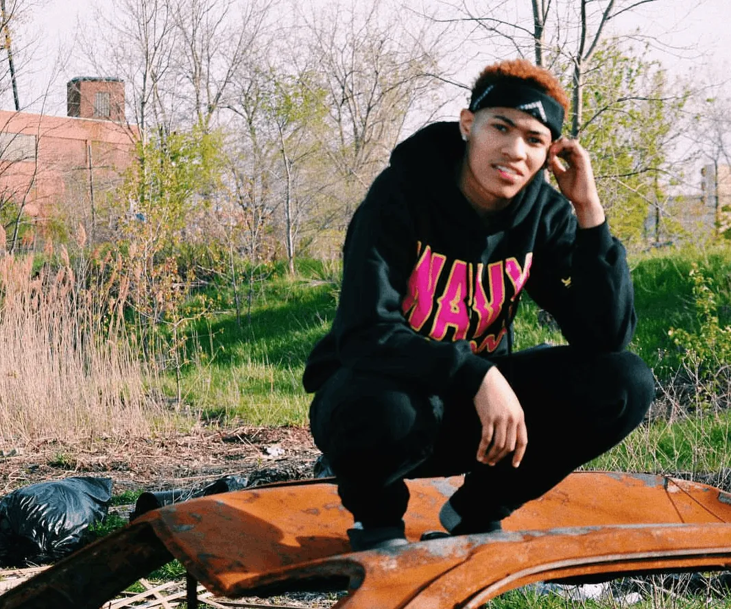 Wavy | Black Hoodie
