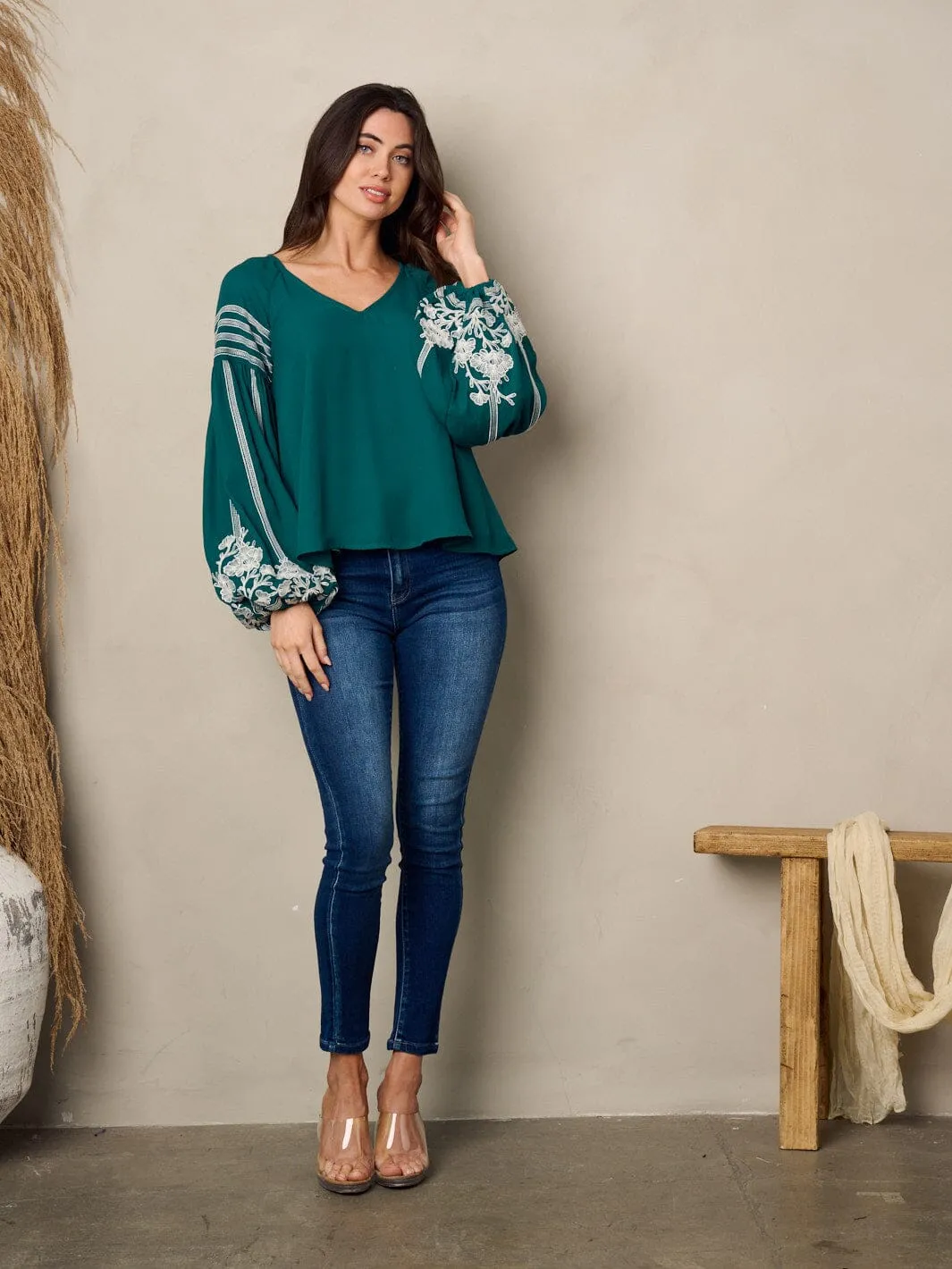 WOMEN'S LONG BALLON SLEEVE V-NECK EMBROIDERY TOP