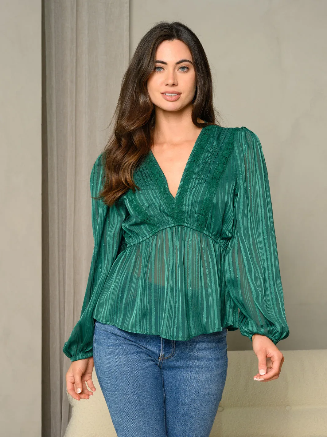 WOMEN'S LONG PUFF SLEEVE V-NECK SHIMMER DETAILED TOP
