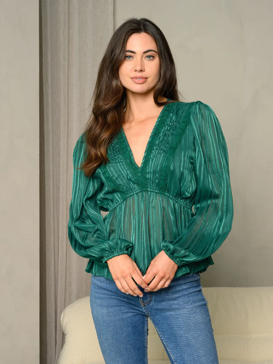 WOMEN'S LONG PUFF SLEEVE V-NECK SHIMMER DETAILED TOP