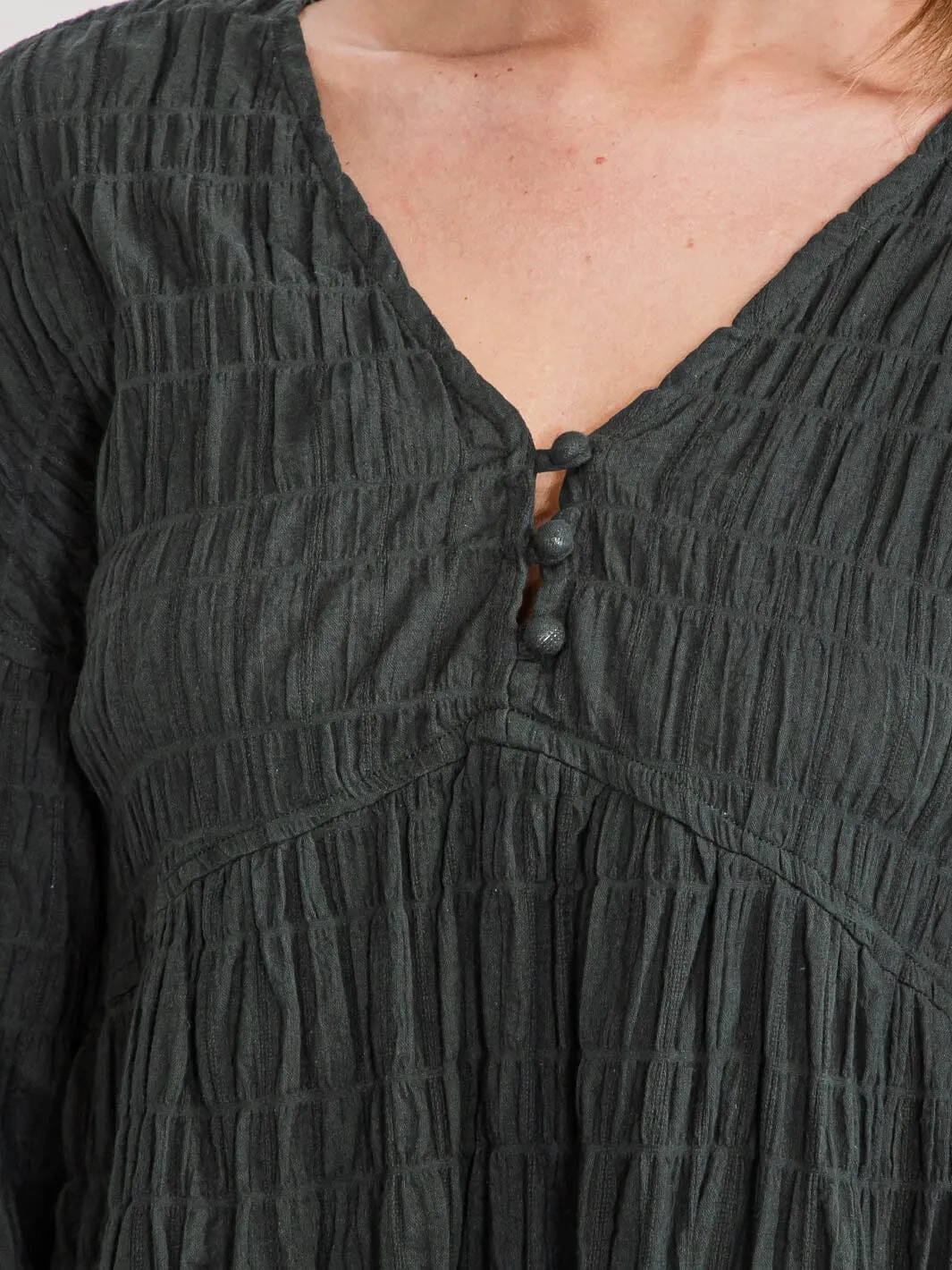 WOMEN'S LONG SLEEVE BUTTON UP V-NECK BLOUSE