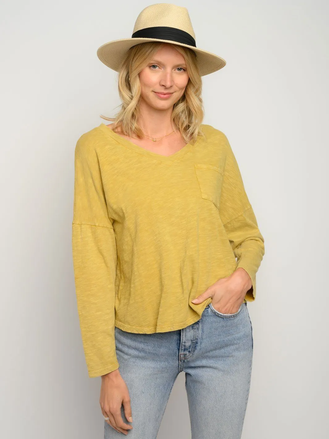 WOMEN'S LONG SLEEVE FRONT POCKET TOP