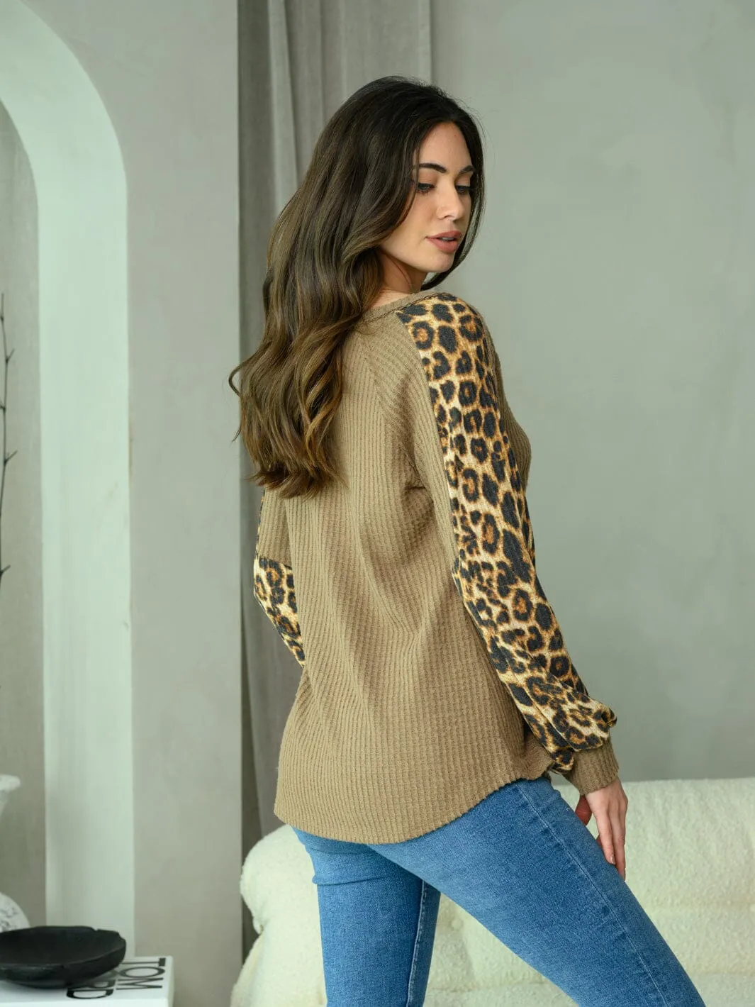 WOMEN'S LONG SLEEVE  V-NECK ANIMAL PRINT TOP