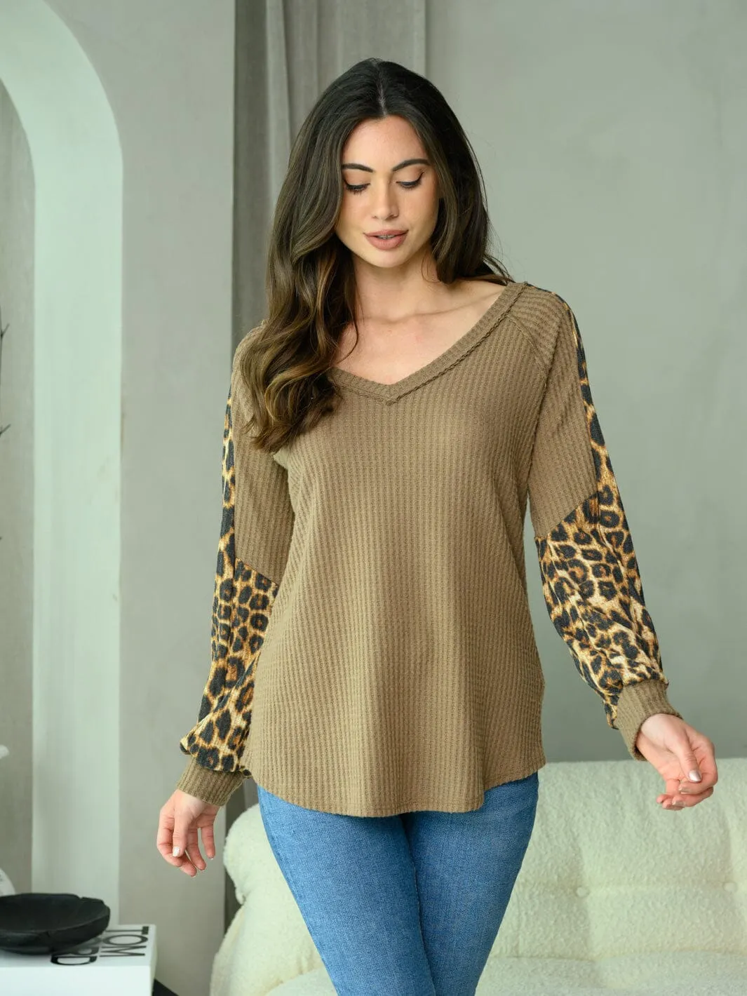 WOMEN'S LONG SLEEVE  V-NECK ANIMAL PRINT TOP