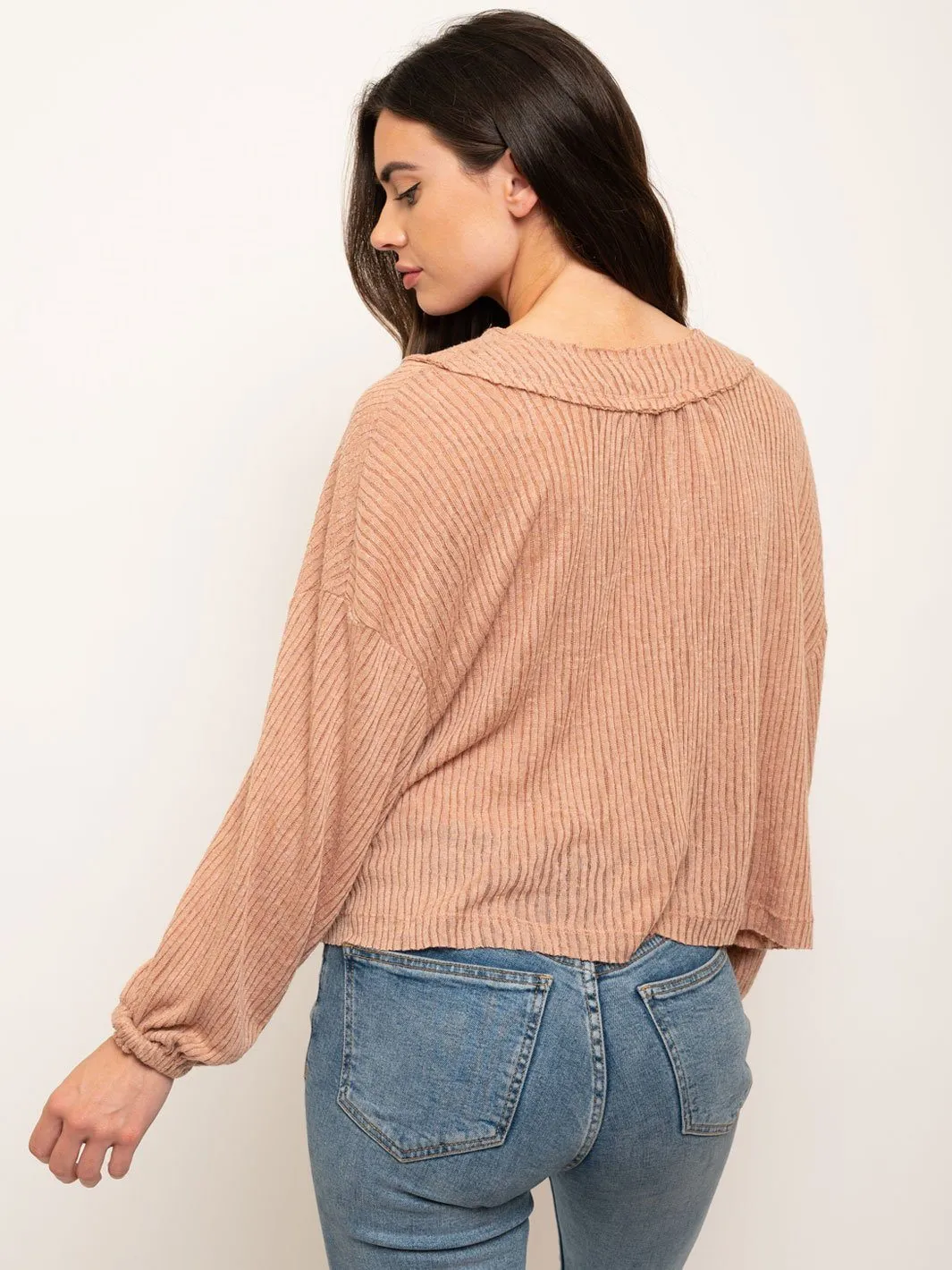 WOMEN'S LONG SLEEVE V-NECK GATHERING DETAIL TOP
