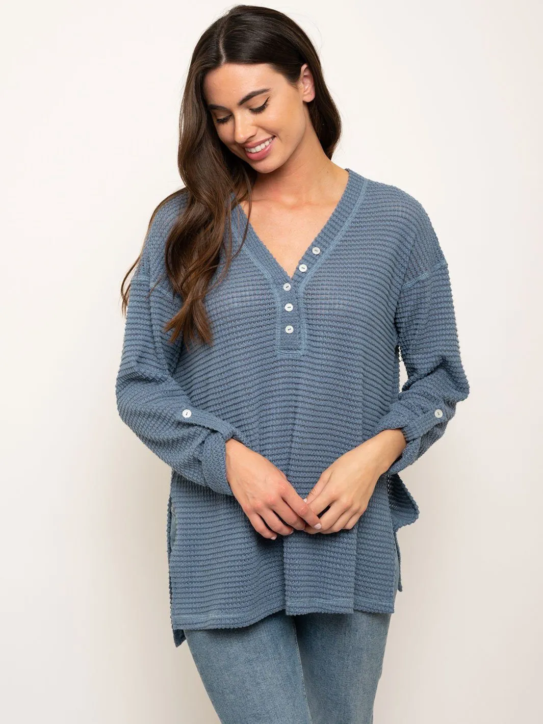WOMEN'S LONG SLEEVE V-NECK TOP