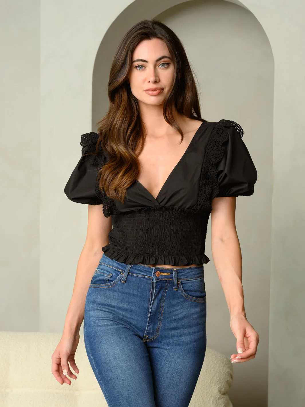 WOMEN'S SHORT PUFF SLEEVE SMOCK BACK V-NECK CROP TOP