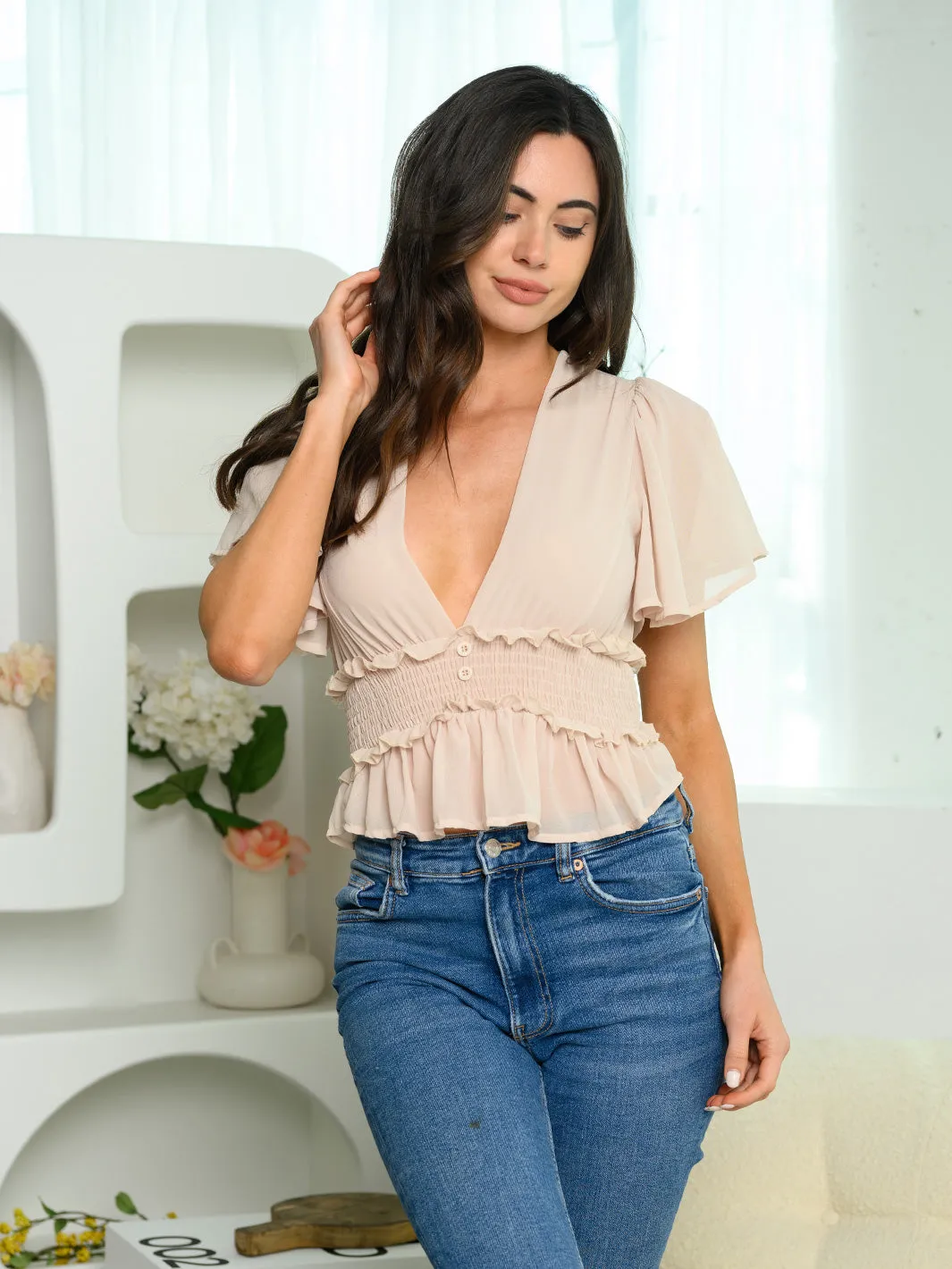 WOMEN'S SHORT SLEEVE BUTTON DETAIL RUFFLE SMOCK TOP