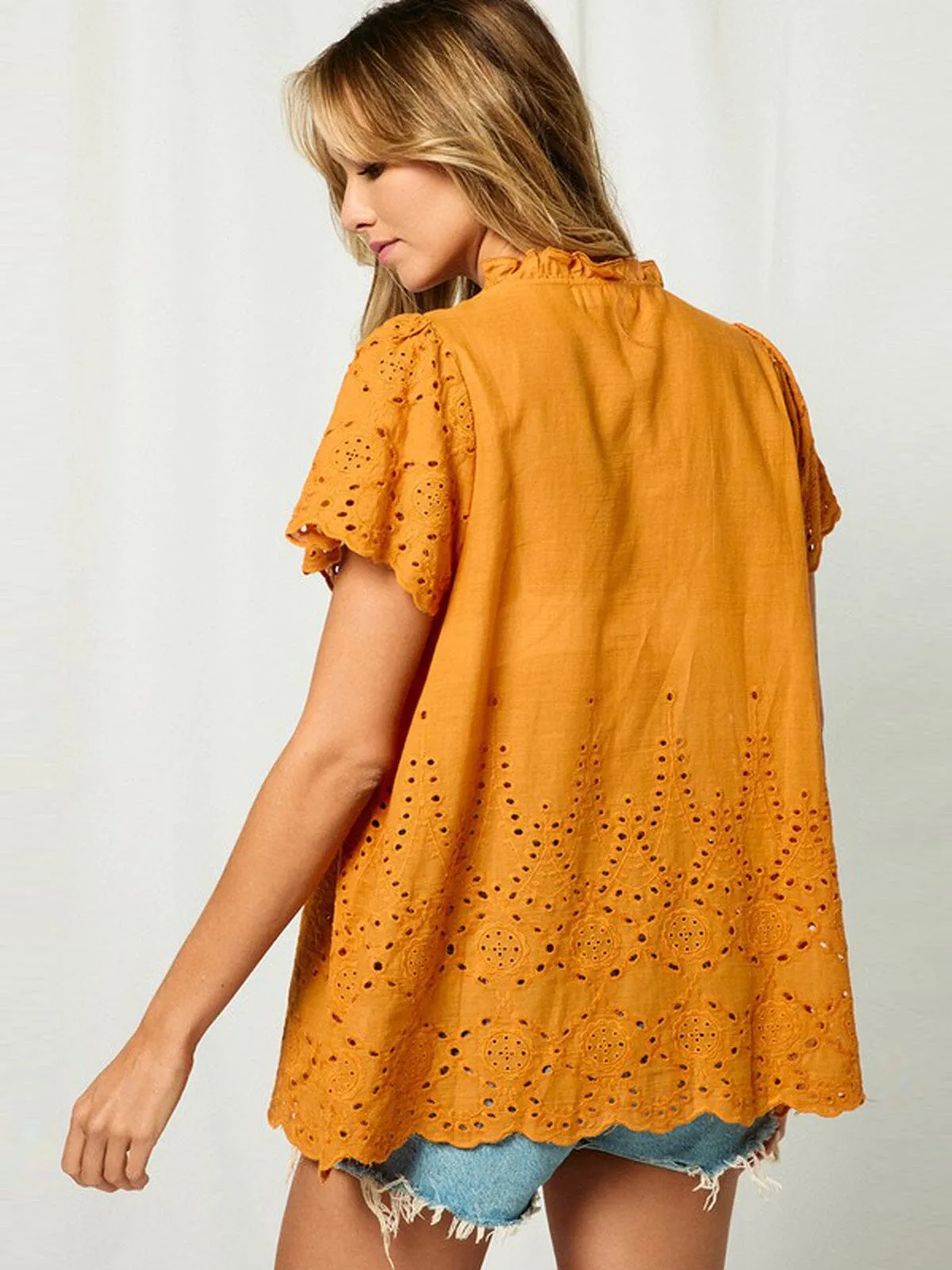 WOMEN'S SHORT SLEEVE V-NECK EYELET DETAILED TUNIC TOP