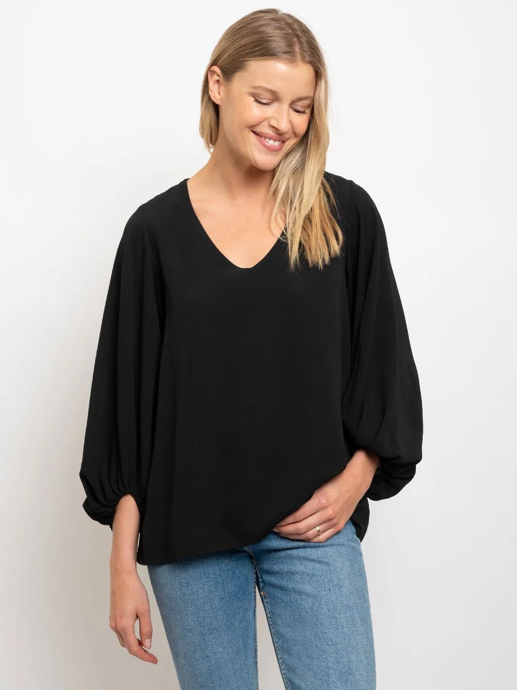 WOMEN'S SOLID LONG SLEEVE V-NECK TOP