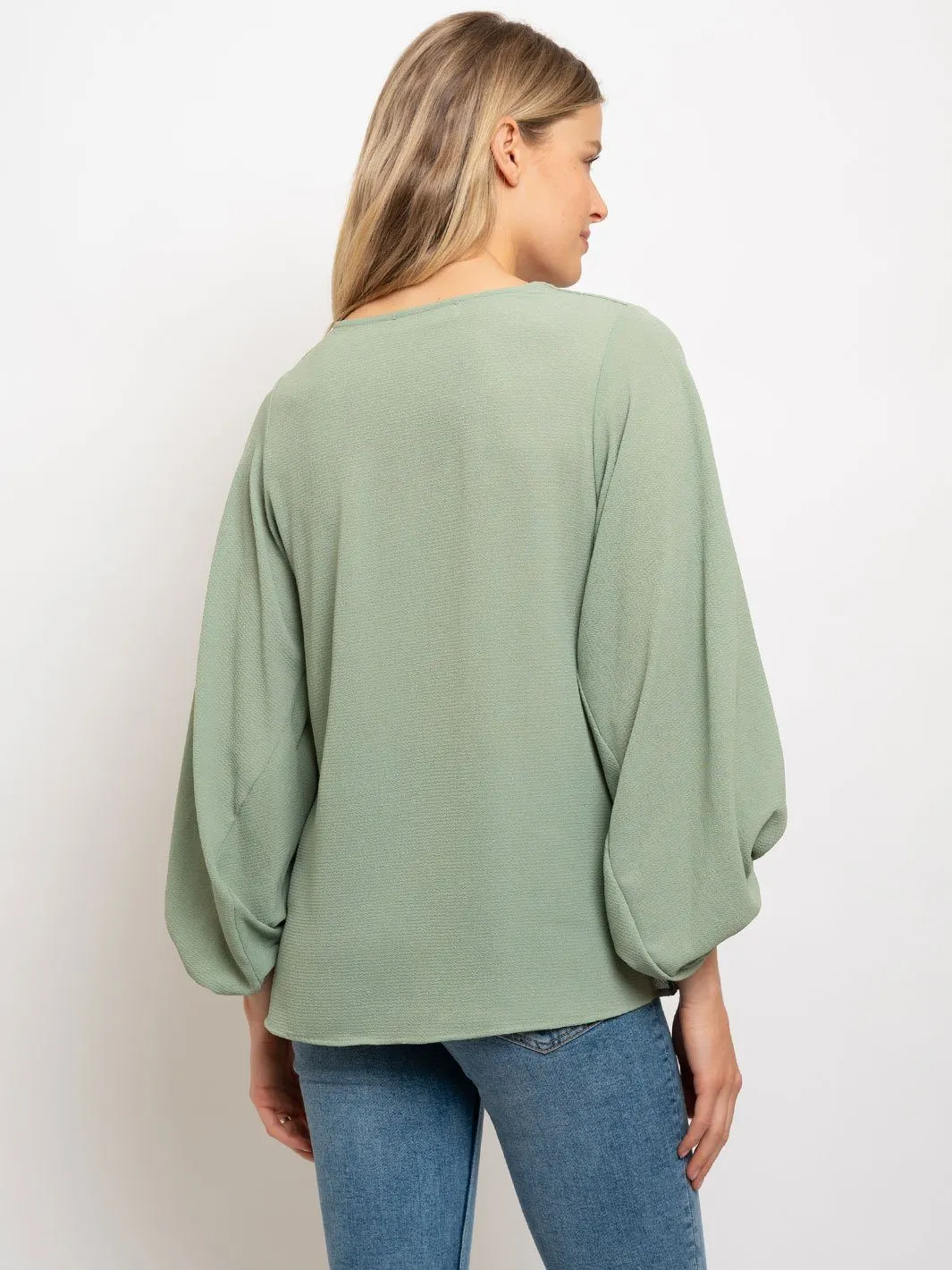WOMEN'S SOLID LONG SLEEVE V-NECK TOP