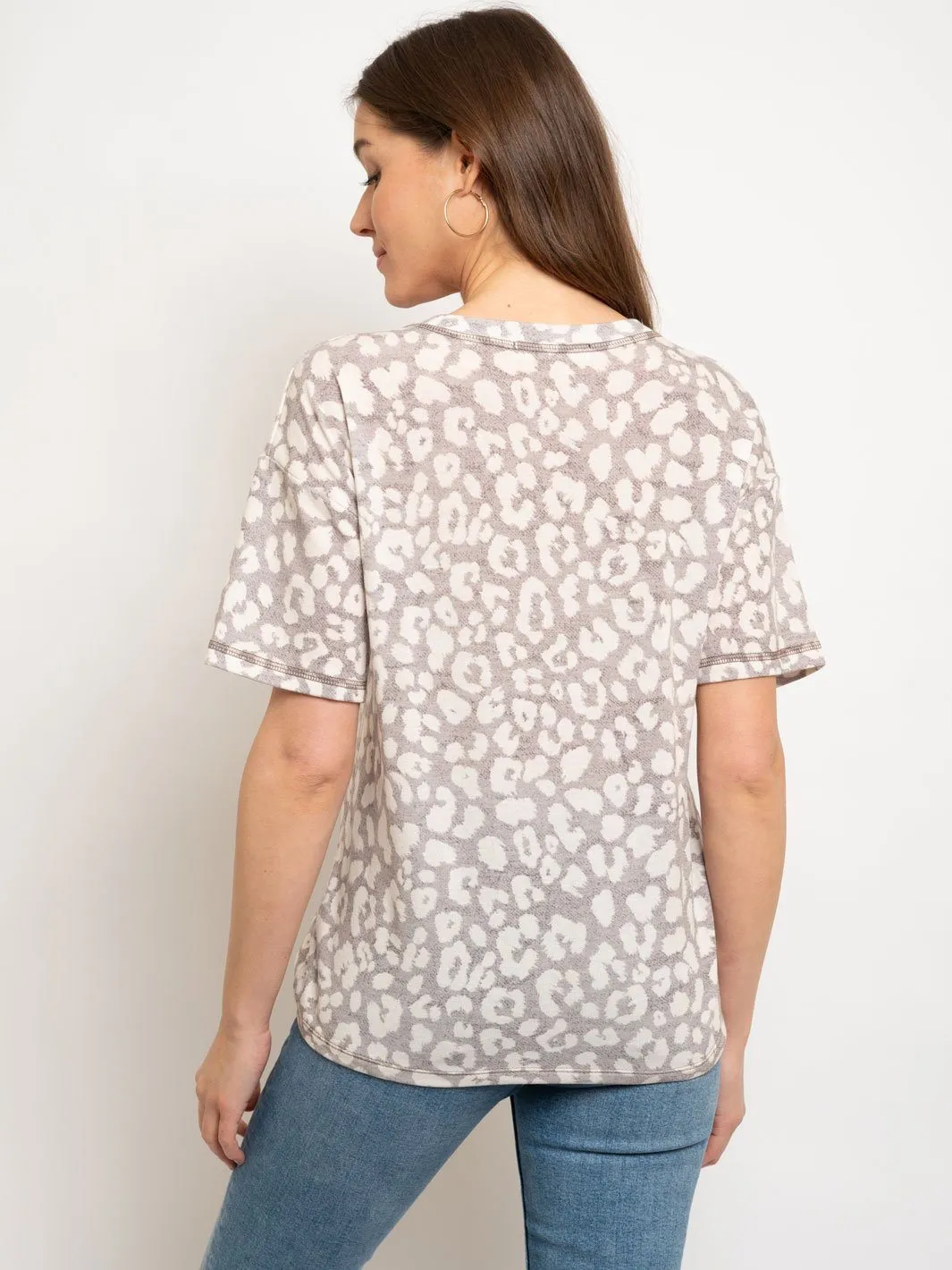 WOMEN'S V-NECK SHORT SLEEVE TOP
