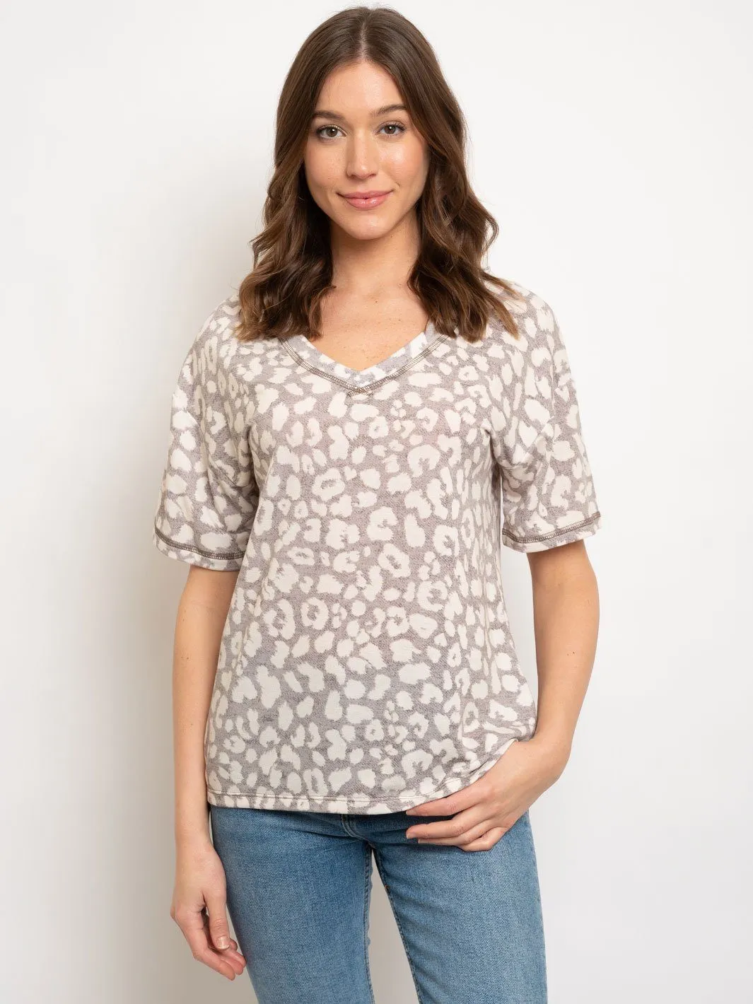 WOMEN'S V-NECK SHORT SLEEVE TOP