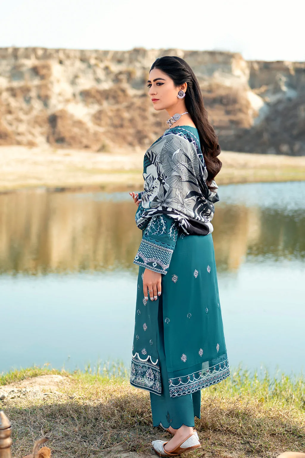Y-603  |  Ramsha Riwayat Luxury Lawn Vol 7Collection | Unstitched Lawn Embroidered Suits